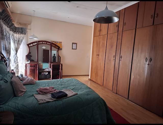 4 BEDROOM HOUSE FOR SALE IN DERSLEY